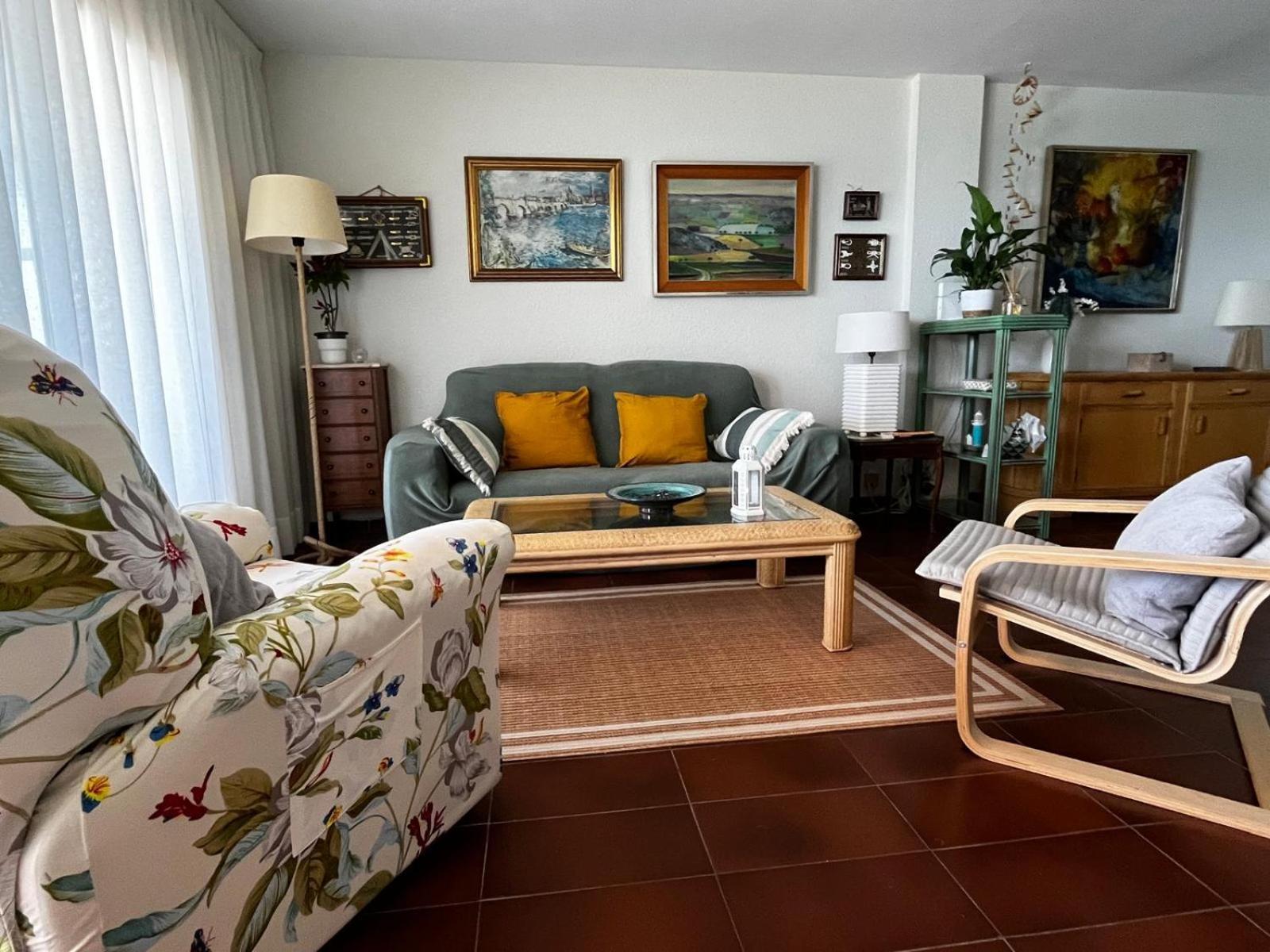 Acogedor Y Amplio Apartamento Familiar A Pie De Playa Calafell Exterior foto