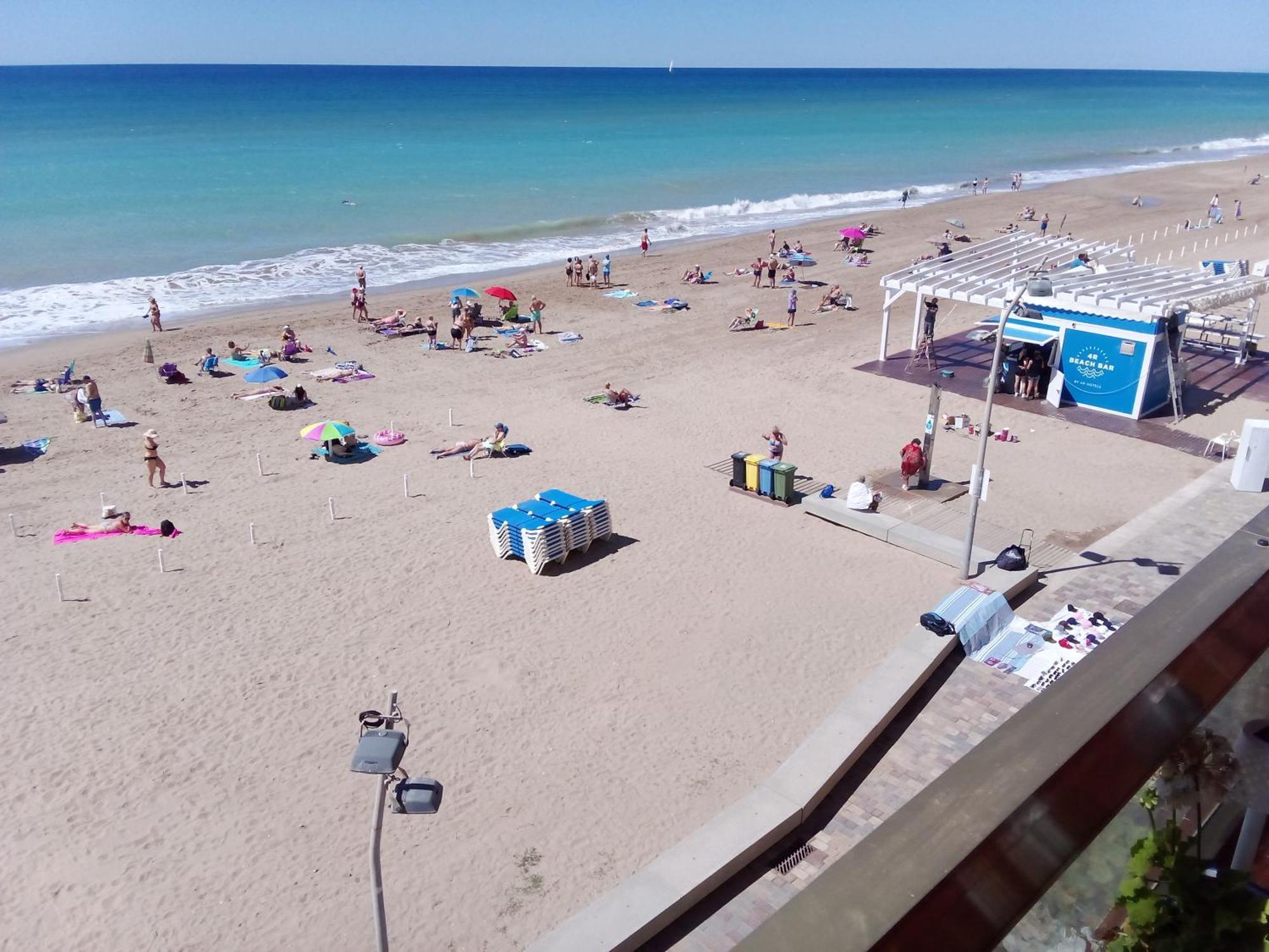 Acogedor Y Amplio Apartamento Familiar A Pie De Playa Calafell Exterior foto